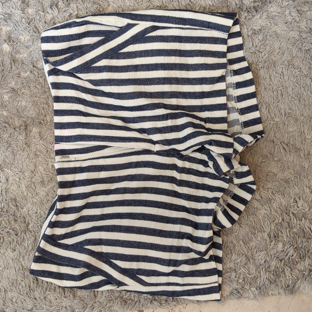 White and blue striped ahort